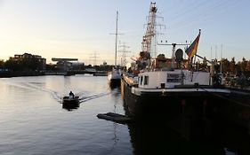 Schiffshotel Schlafen im Hafen